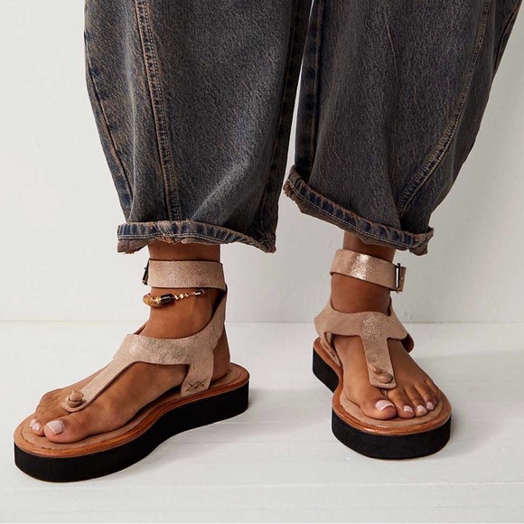 Free People Shoes - Stylish Tan Platform Sandals